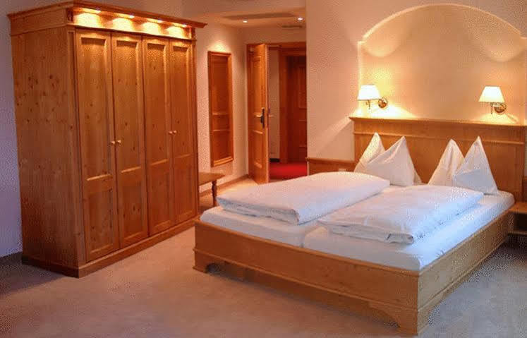 Hotel Garni Partaneshof Мерано Екстериор снимка